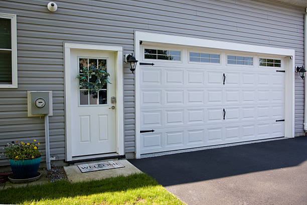 24/7 Emergency Garage Door Panel Replacement experts in Meeker County County, MN